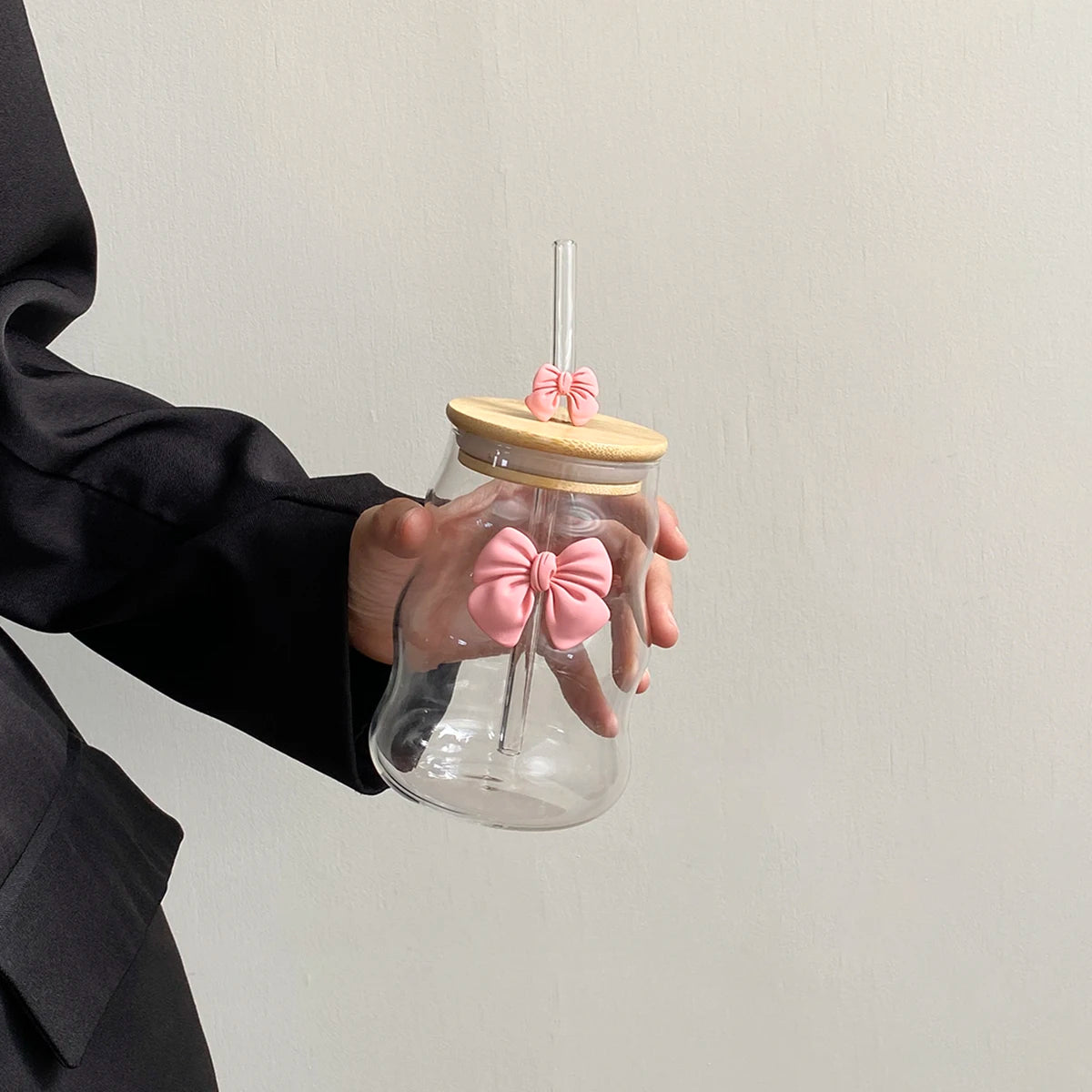 1Pc Glass with Lid and Straw, Elegant Bow Girl's Glass Cup, Wavy Glass with Lid, Stripesd Glass Cup for Home Decoration, Home Drinking Water, Breakfast Cup, Milk Cup, Afternoon Tea Coffee Cup, Valentine's Day Gift