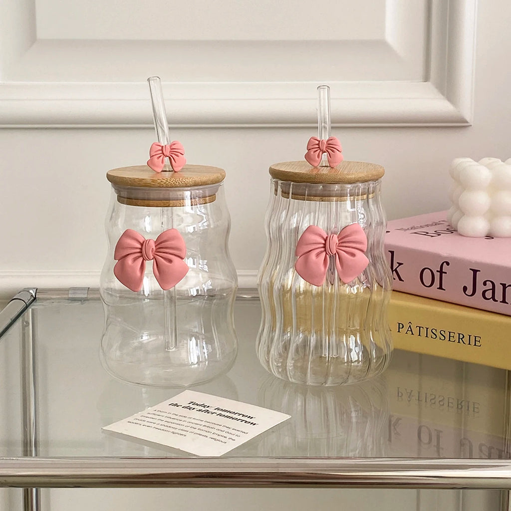 1Pc Glass with Lid and Straw, Elegant Bow Girl's Glass Cup, Wavy Glass with Lid, Stripesd Glass Cup for Home Decoration, Home Drinking Water, Breakfast Cup, Milk Cup, Afternoon Tea Coffee Cup, Valentine's Day Gift